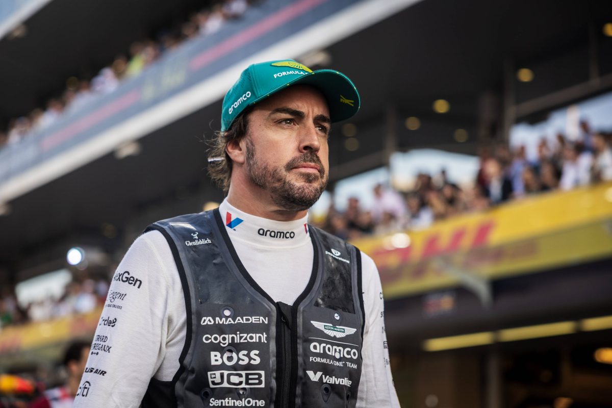 Aston Martin en flammes : Alonso perd son calme !