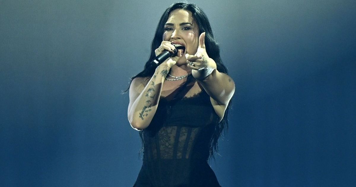 Demi Lovato enflamme le TikTok Live Fest dans un corset bodysuit transparent !