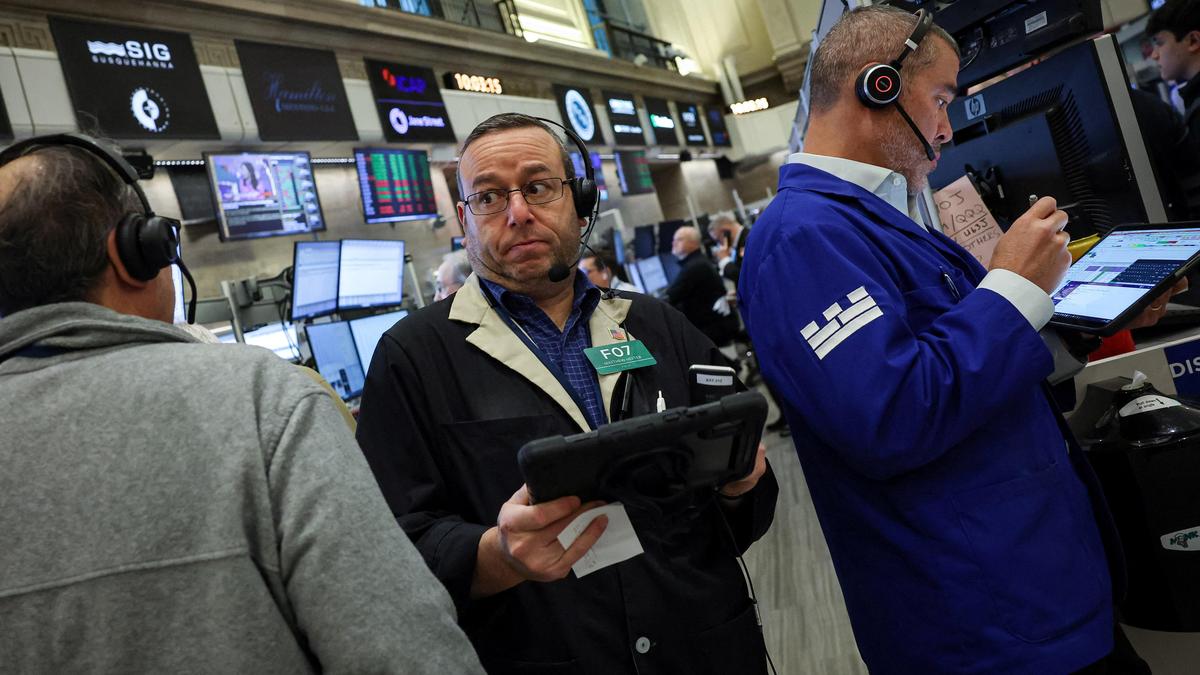 Futures américains et bitcoin en chute, marchés asiatiques en demi-teinte après l'annulation des tarifs de Trump par la Cour Suprême !