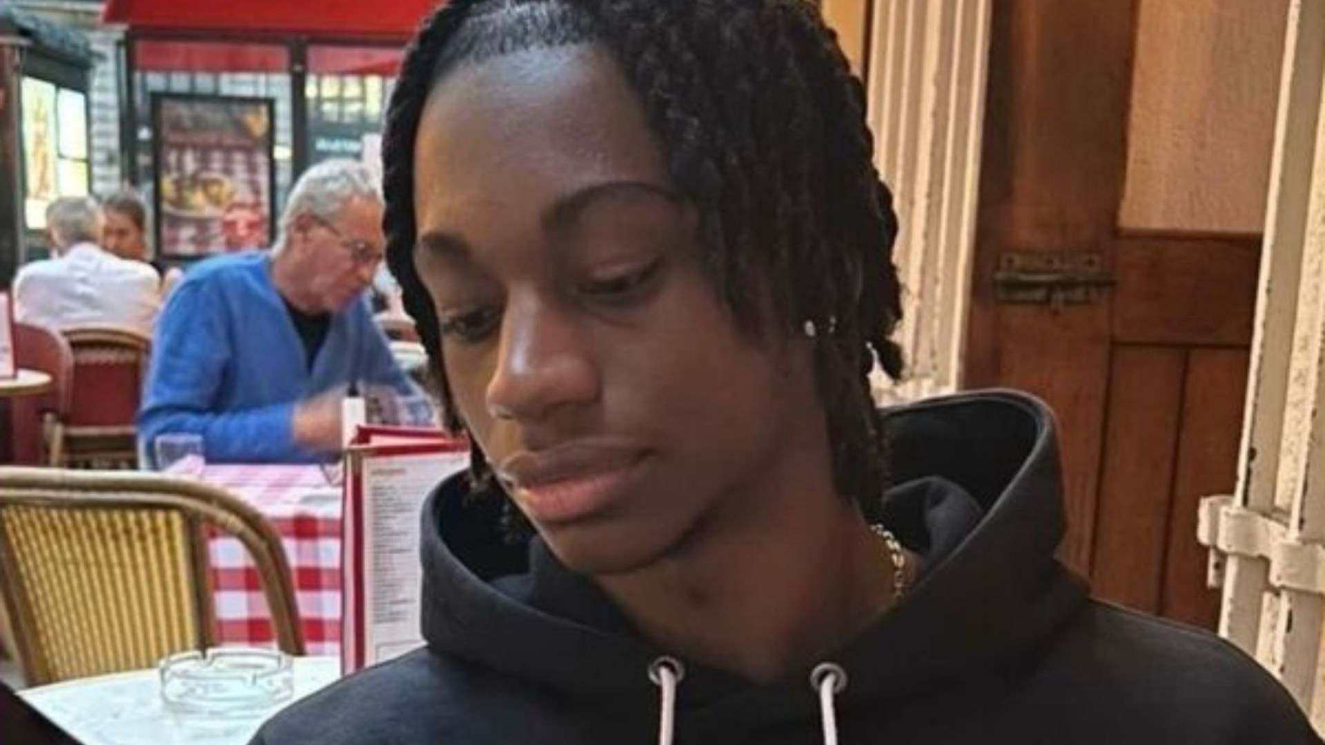 Inspiration Tragique : Un Influencer de 22 ans Perd la Vie dans un Accident après avoir Perdu le Contrôle de son Véhicule