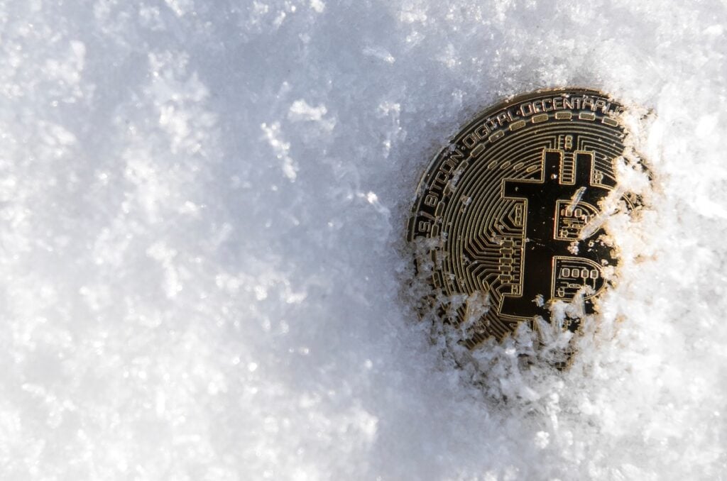 Jim Cramer déclare que les cryptos sont en pleine chute et rejette le Bitcoin comme couverture contre la guerre en Iran !