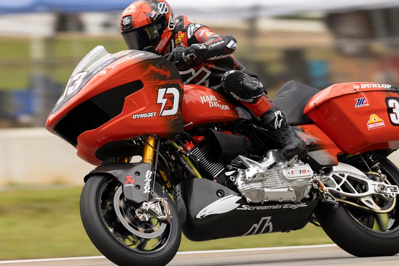 Harley-Davidson bagger sur le circuit
