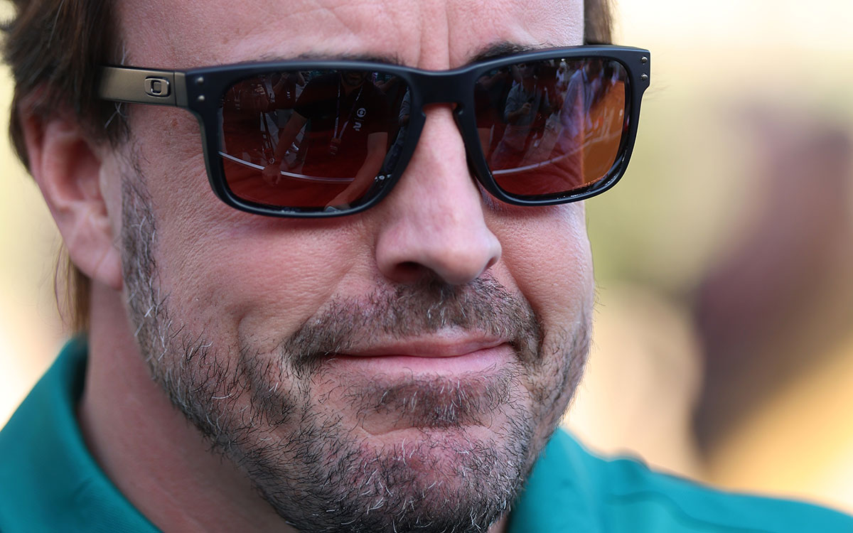 Le chef qui prend le volant : Alonso dévoile les mystères des F1 et la disparition des "virages extrêmes" avec les nouvelles règles de 2026.