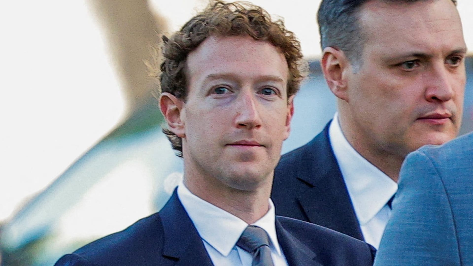 Mark Zuckerberg en route vers son audition à Los Angeles. Mark Zuckerberg en route vers son audition à Los Angeles.