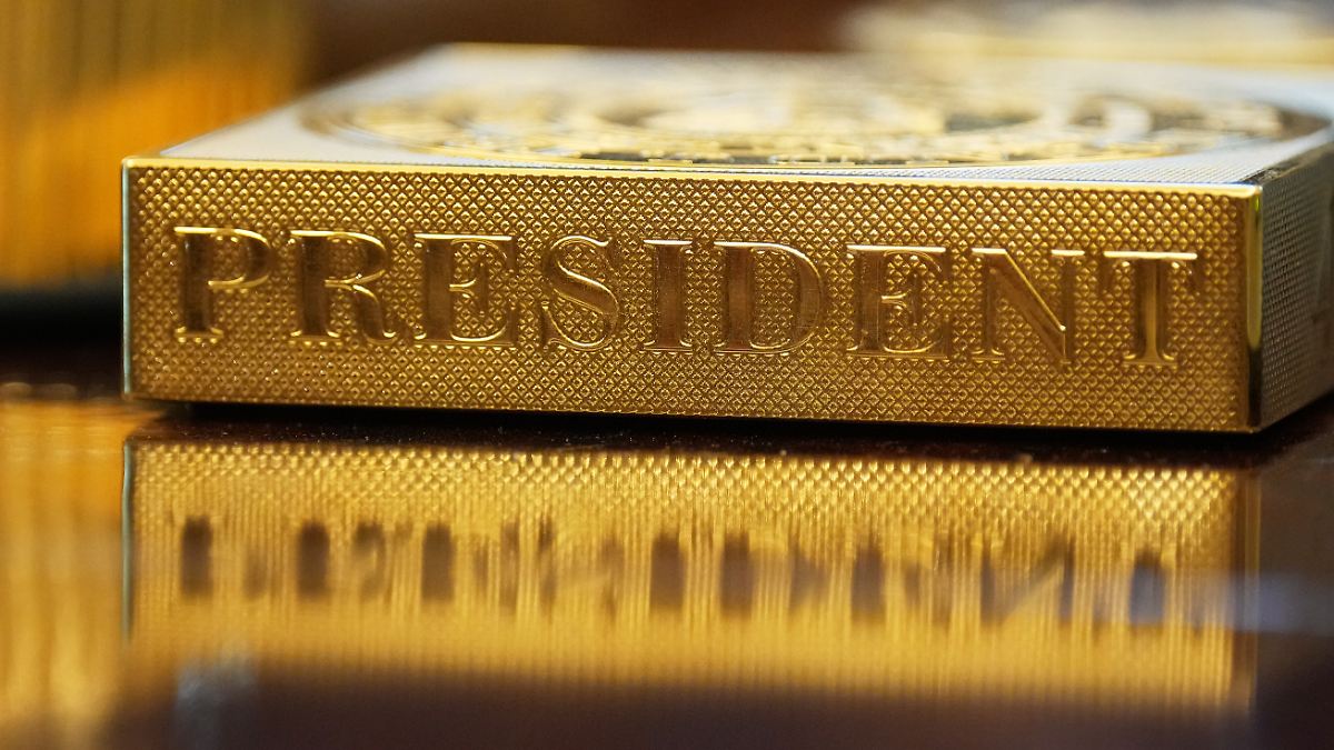 Président émerveillé : Le gigantesque Trump en or promet de rendre les investisseurs en crypto riches !