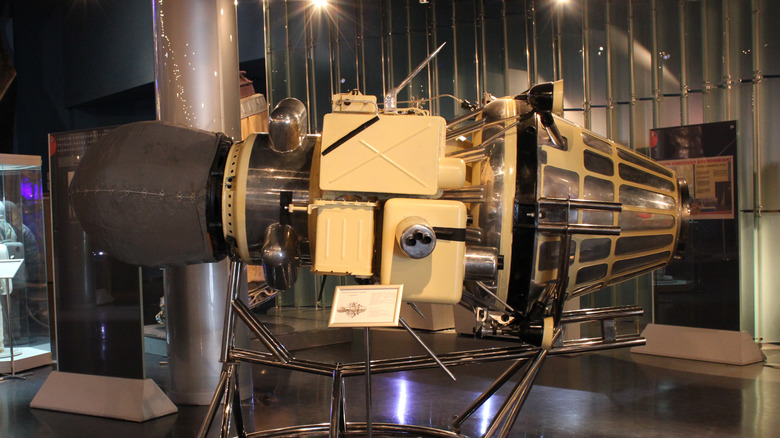 Une réplique de Luna 9 au Musée mémorial de la cosmonautique à Moscou, Russie