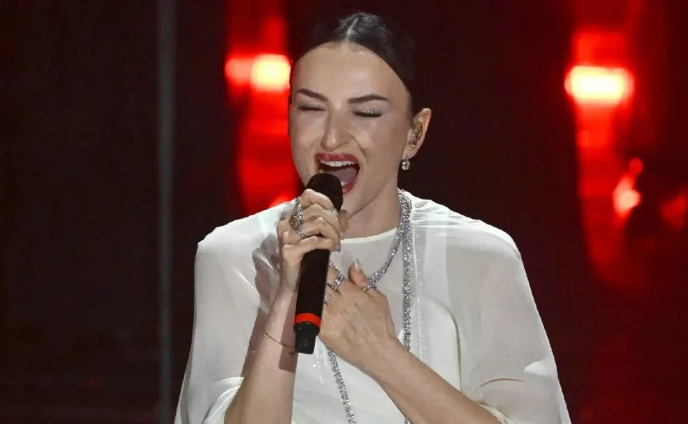 Arisa, la cover de la chanson-manifesto de Fiorella Mannoia émeut Sanremo 2026