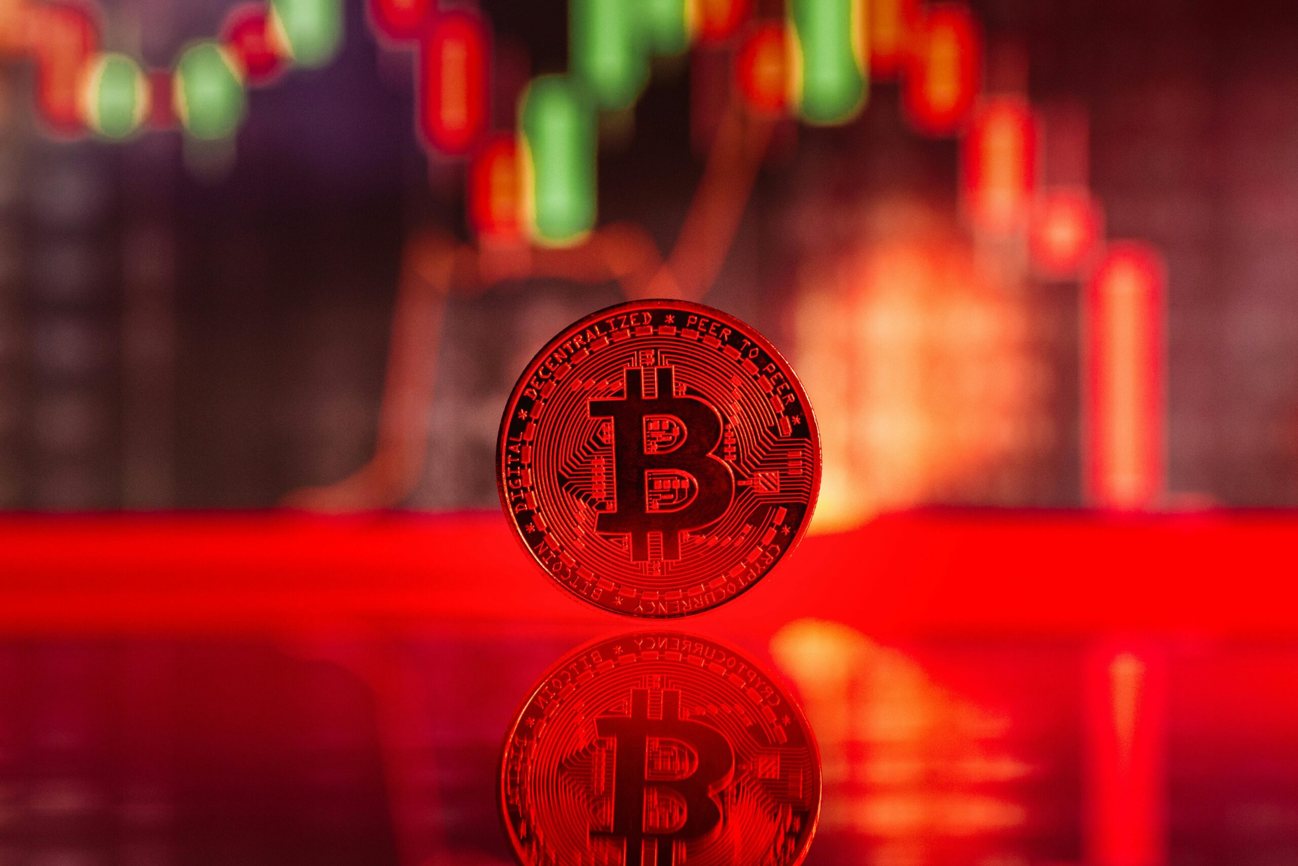 Un Mois Rouge Historique pour le Bitcoin : Une Tendance à la Réversal Selon les Analystes