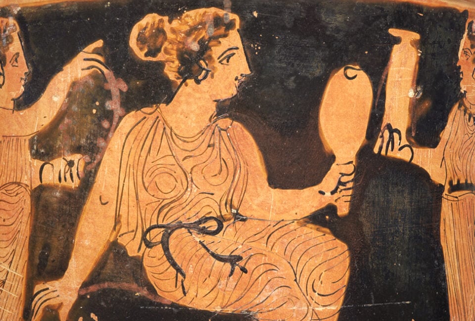 Détail de peinture grecque représentant une femme regardant son reflet.
