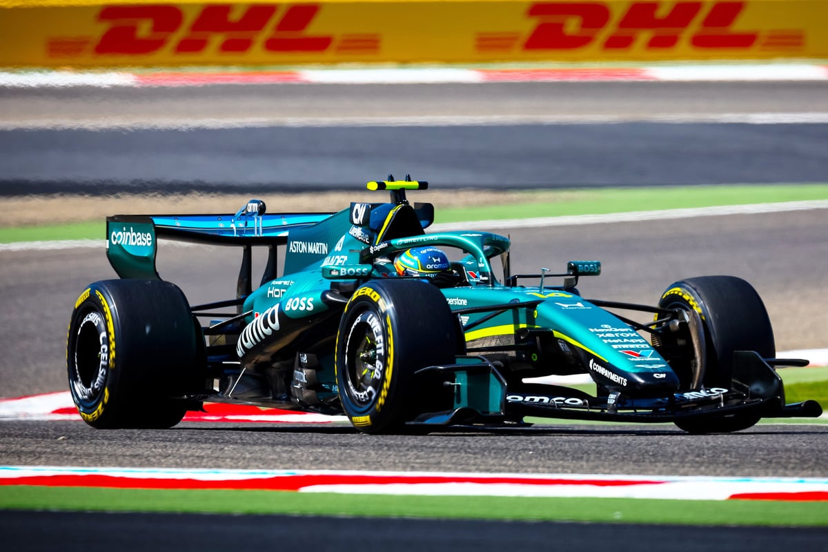 Aston Martin s'arrête après quelques tours lors du coup d'envoi de la saison !
