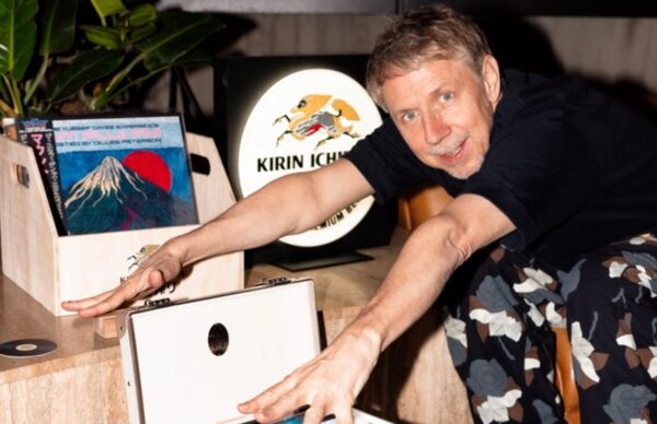 Gilles Peterson raconte la première interview de Kendrick Lamar, l'essor du streaming et les bouteilles lancées à Ibiza