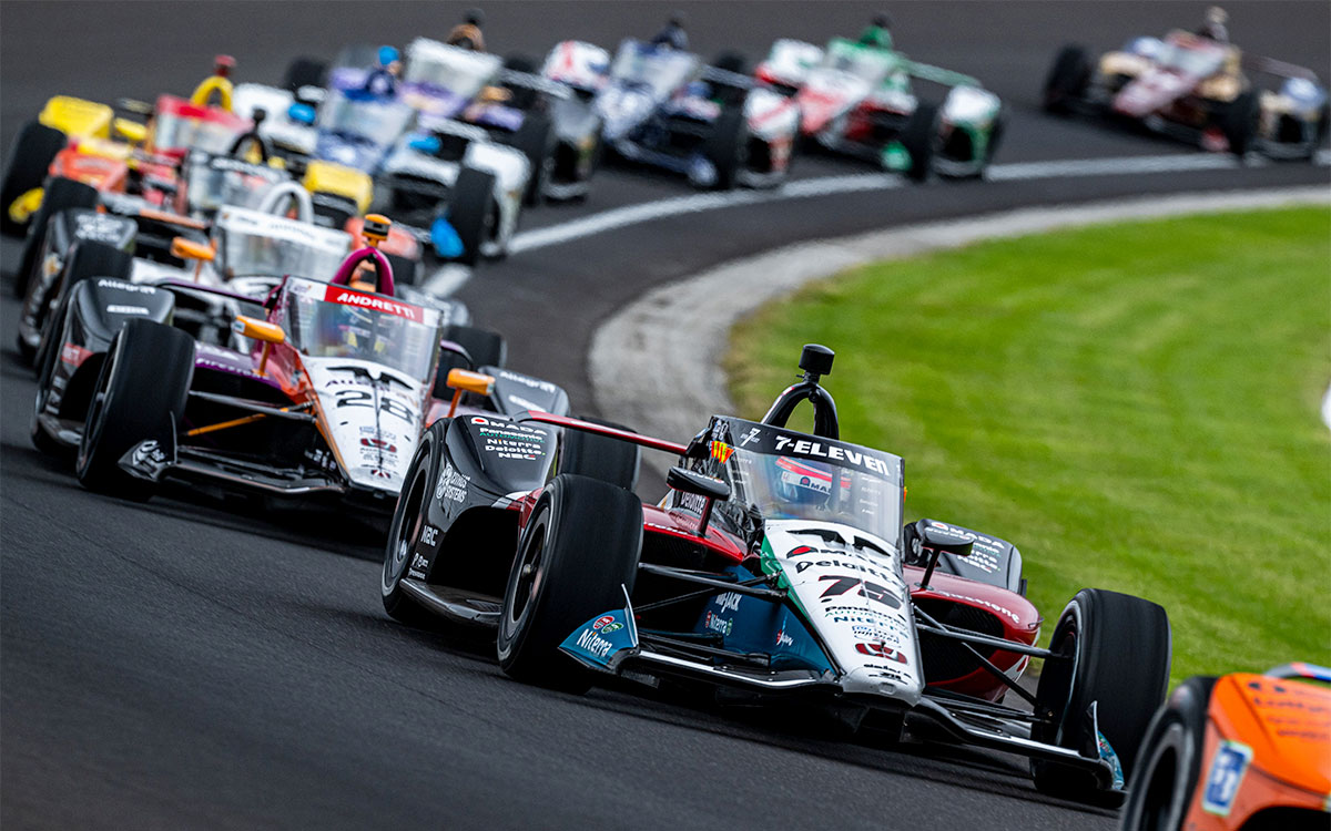 Takuma Sato en course, Indianapolis Motor Speedway, 109e Indy 500