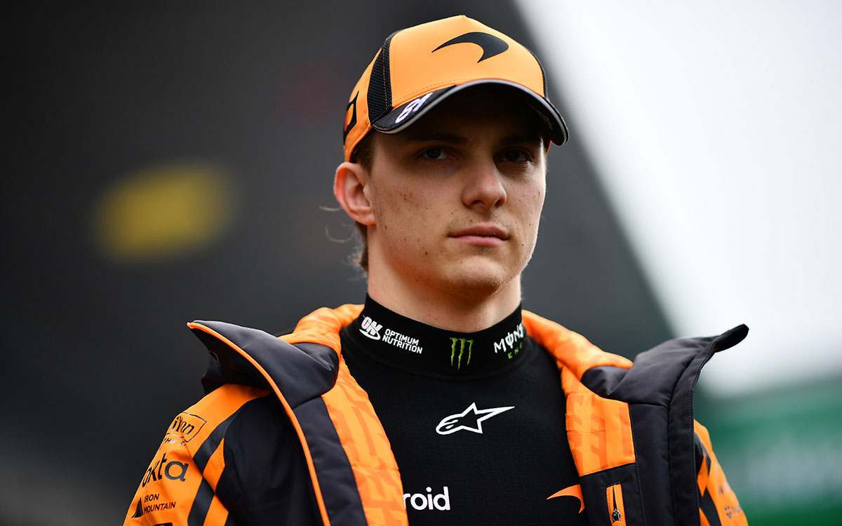 Oscar Piastri (McLaren) se préparant pour la course