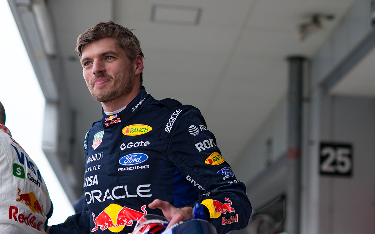 Max Verstappen (Red Bull) cherchant des solutions après les qualifications