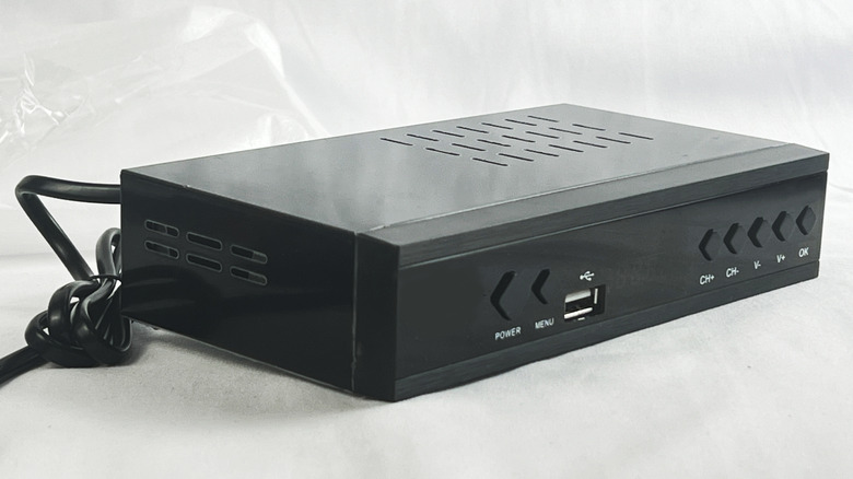 Décodeur TV noir pour services de streaming