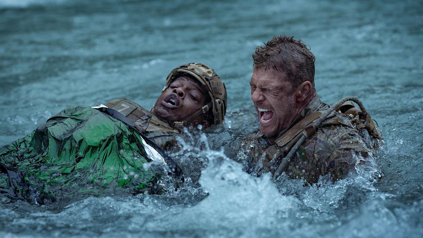 Stephan James et Alan Ritchson dans 'War Machine'.