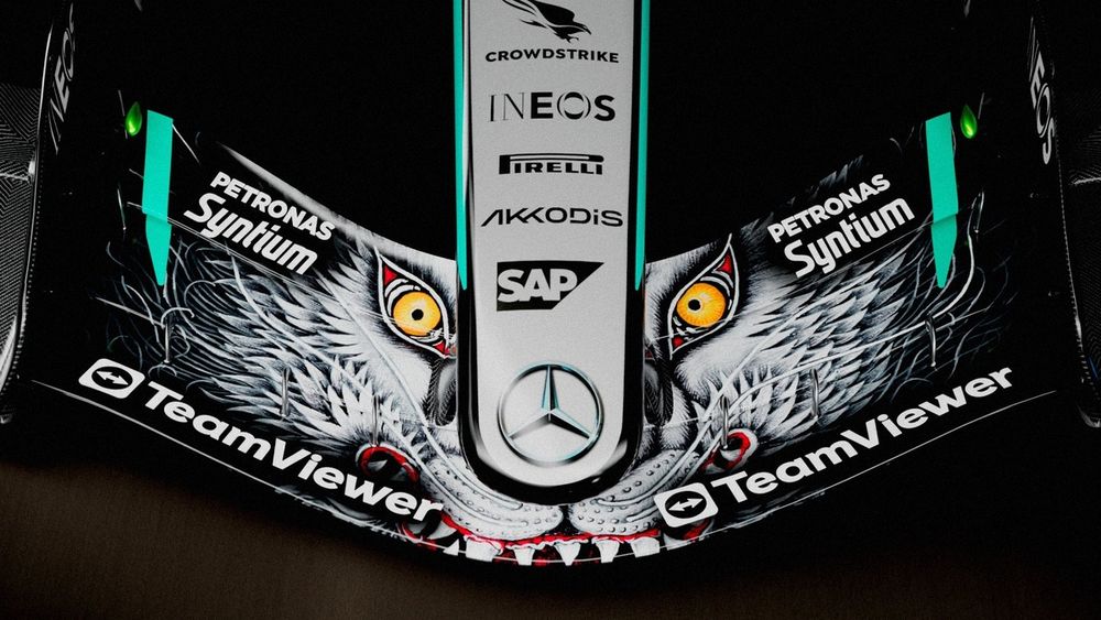 L'aileron avant en livrée spéciale de la Mercedes W17 pour Suzuka