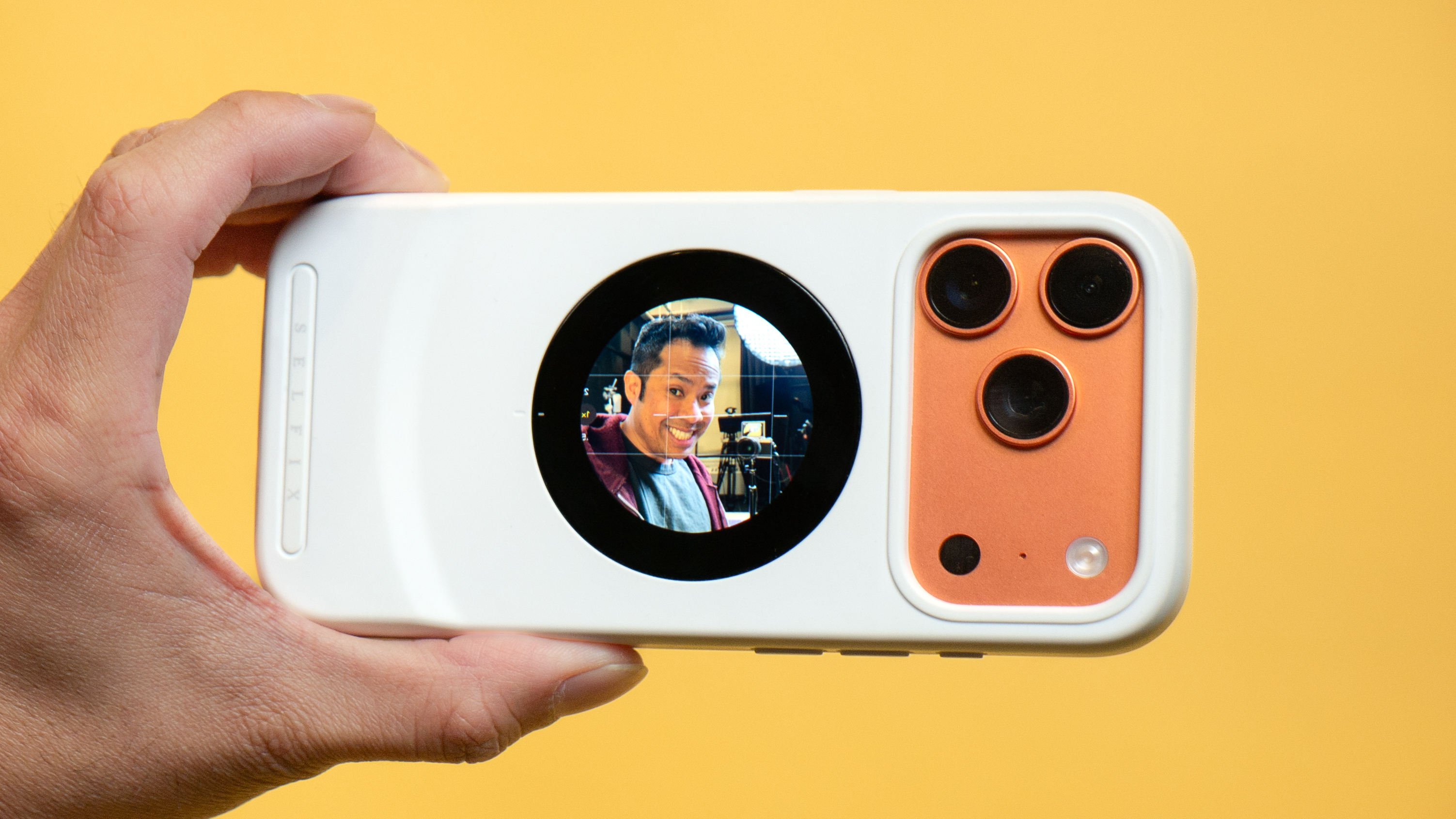 Dockcase Selfix sur iPhone 17 Pro.