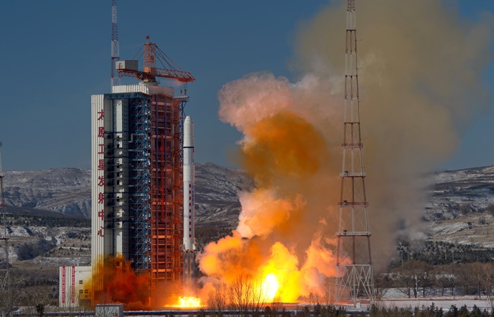 Lancement de la fusée avec le satellite Chang Zheng-2D