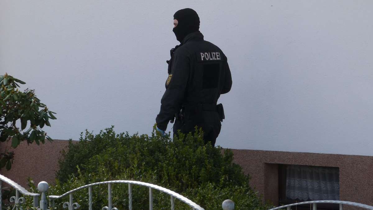 La police frappe à Loßburg : Millions en jeu, cryptomonnaies et biens de luxe en péril - Alpirsbach et ses environs !