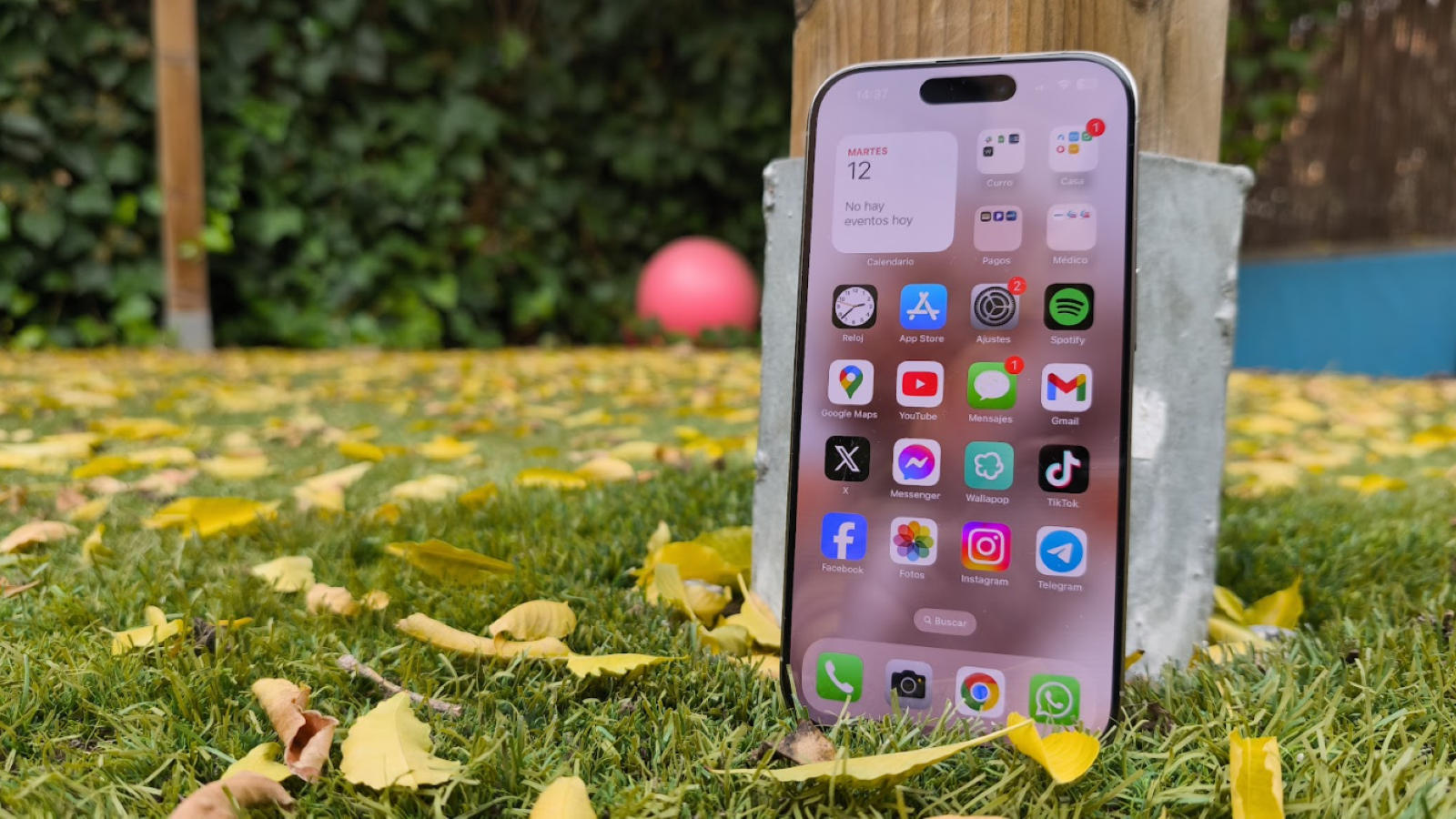 iPhone avec icônes iOS 18