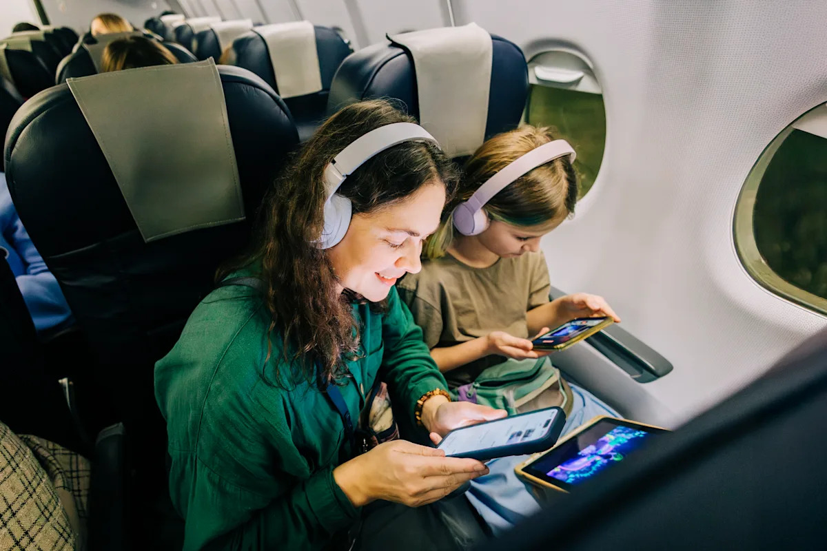 Oubliez les astuces voyage TikTok — Découvrez les véritables indispensables des voyageurs fréquents pour les vols long-courriers !