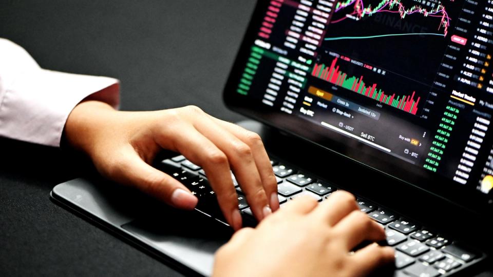 Plus de 9 milliards de dollars s'envolent des ETF BTC et ETH en quatre mois : un véritable coup de tonnerre !