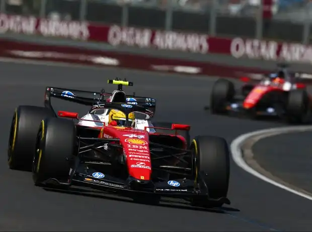 Lewis Hamilton lors du Grand Prix d'Australie 2026 devant Charles Leclerc Lewis Hamilton lors du Grand Prix d'Australie 2026 devant Charles Leclerc