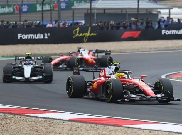 Lewis Hamilton, Charles Leclerc et George Russell lors du Grand Prix de Chine 2026