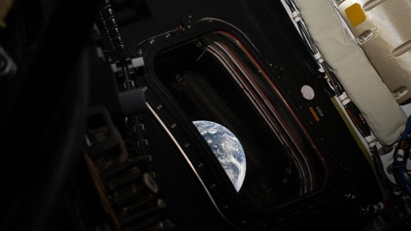 Un aperçu de la Terre depuis la fenêtre d'Orion.