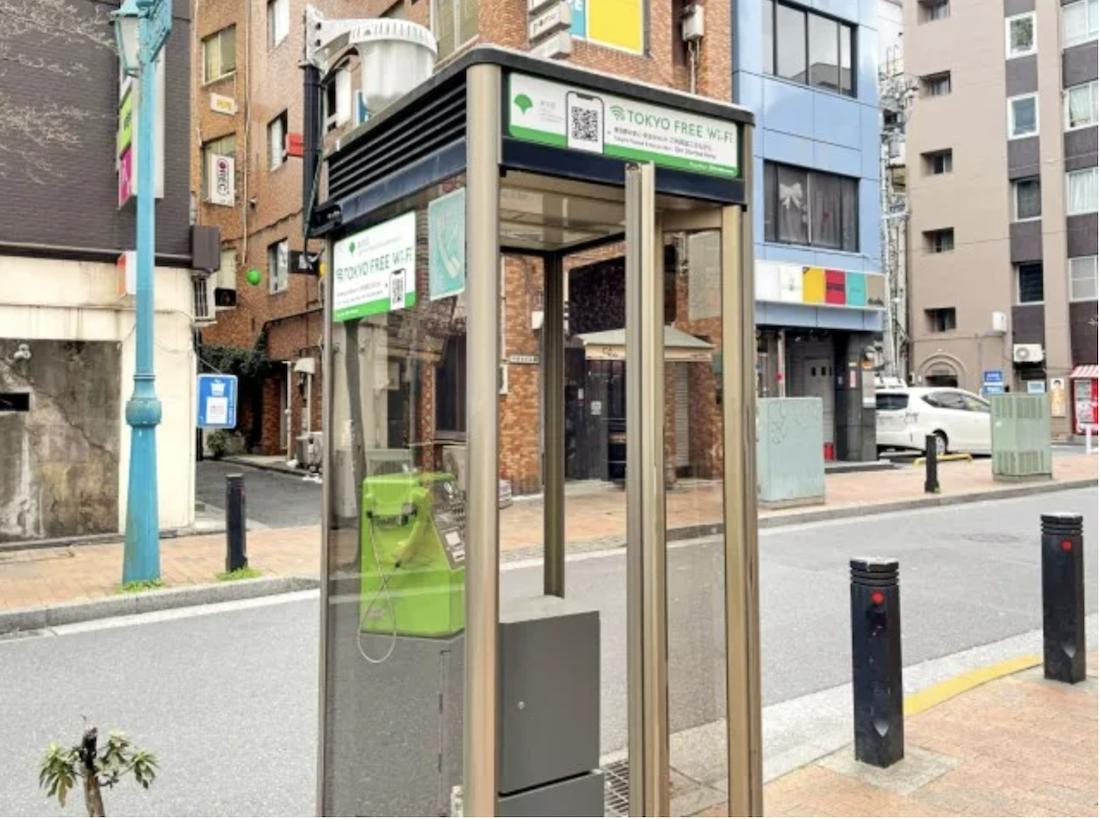 Cabine téléphonique avec Wi-Fi