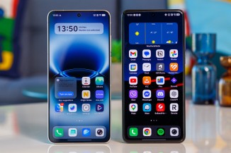 The vivo X300 Ultra on the left, X200 Ultra on the right