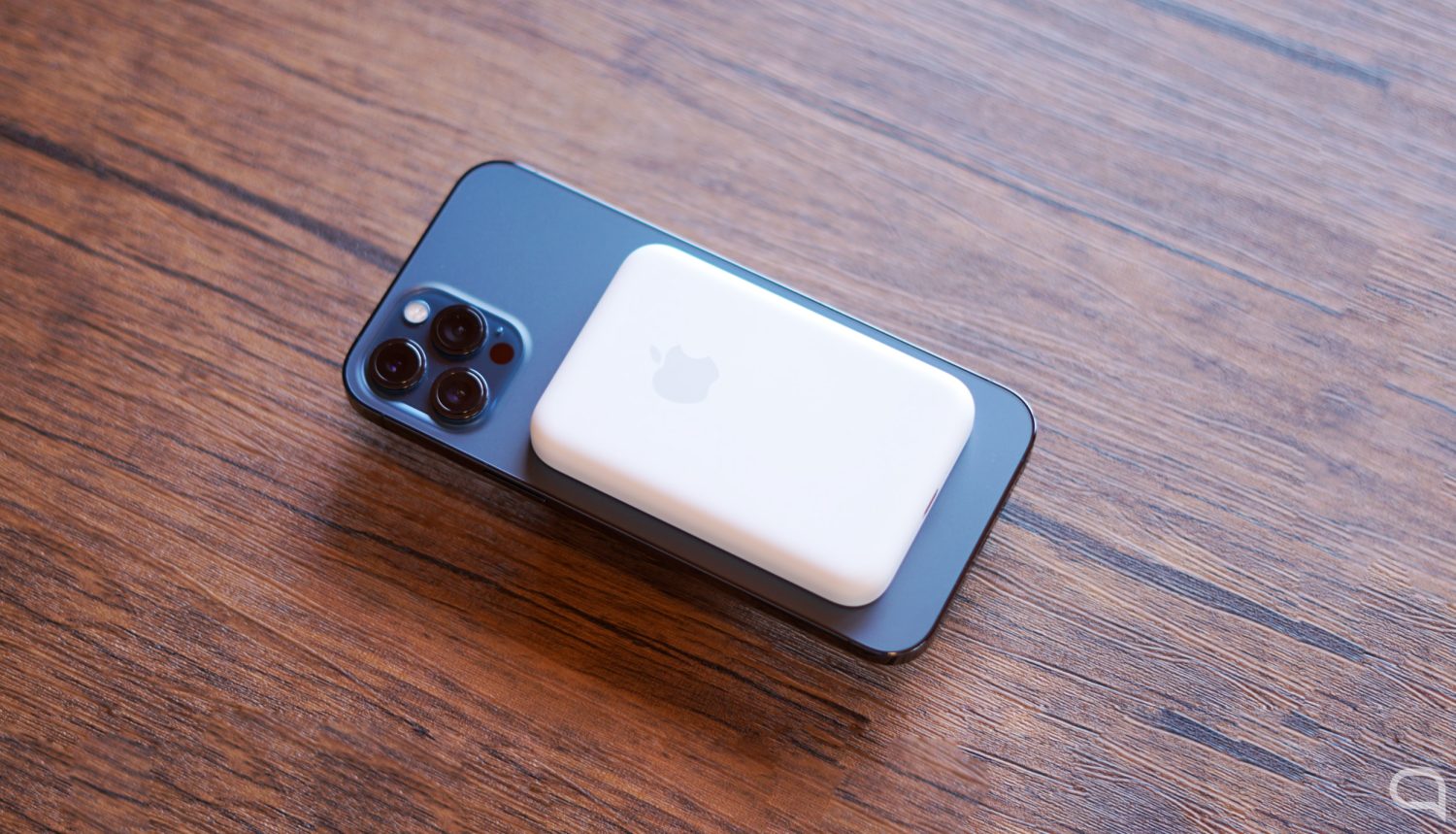 Apple MagSafe / iOS 14.8 | iPhone