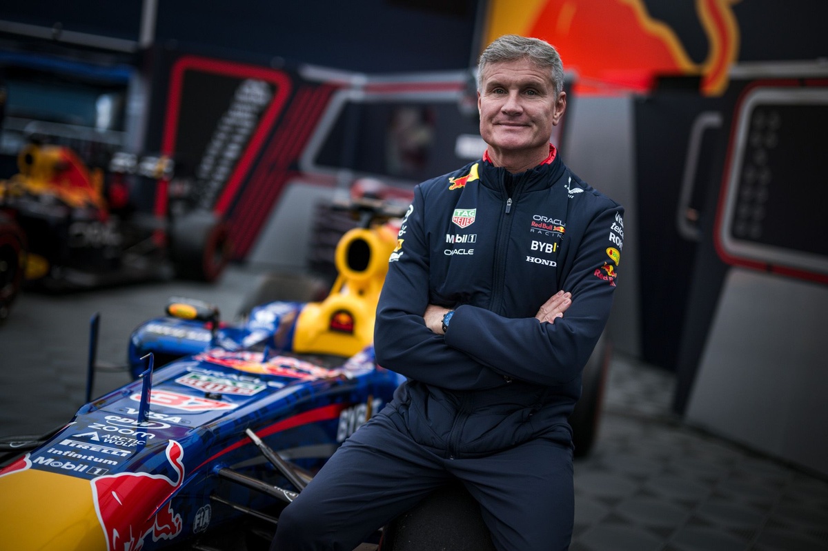 Découvrez le garage incroyable de David Coulthard : voitures de course, Red Bulls et son premier kart!