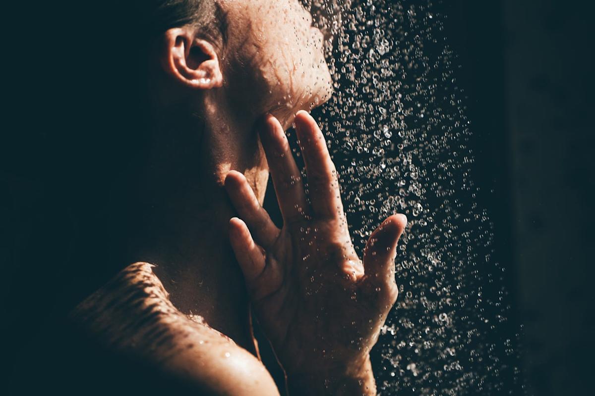 Le Débat Réchauffant sur la Lotion Après-Douche qui Fait Polemique chez les Rédactrices d’ELLE