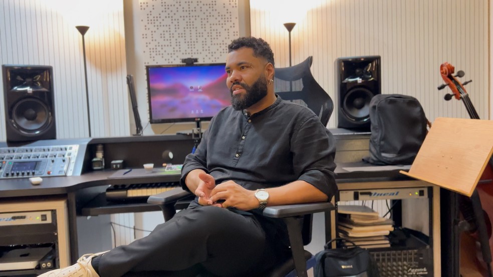 Le compositeur de Ribeirão Preto qui crée les bandes‑son du streaming — découvrez les coulisses