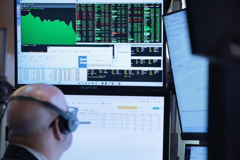 S&P et Nasdaq atteignent des sommets, le BTC stagne à 75 000 $ : -40 % par rapport au pic d'octobre !