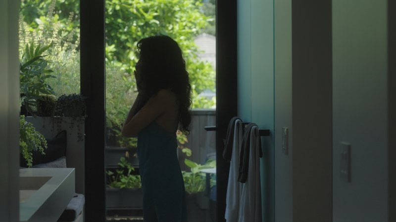 L'existence physique de Santana sera illustrée par des séquences en live action