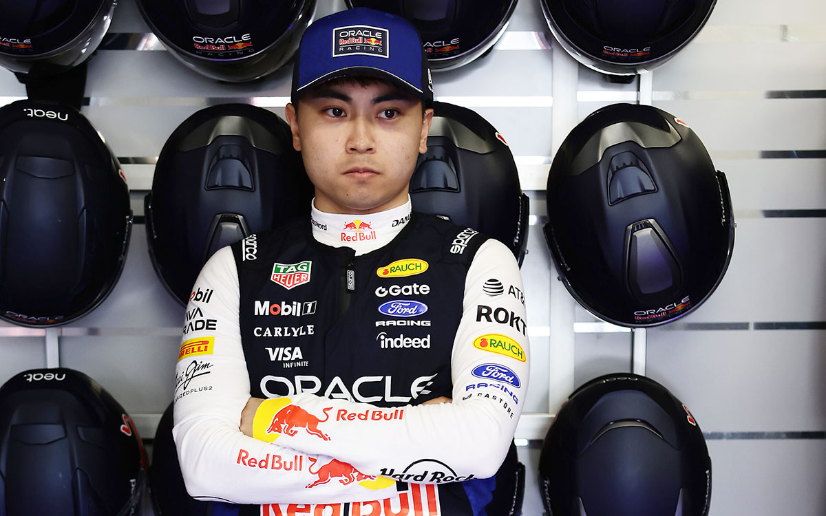 Ayumu Iwasa dans le garage