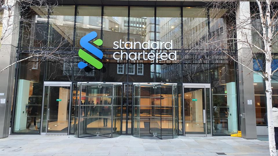 Bitcoin atteint son minimum à 59 000 $, annonçant la fin de l'hiver des cryptomonnaies, selon l'analyste de Standard Chartered