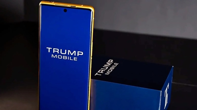 Téléphone mobile et boîte marqués 'Trump Mobile'