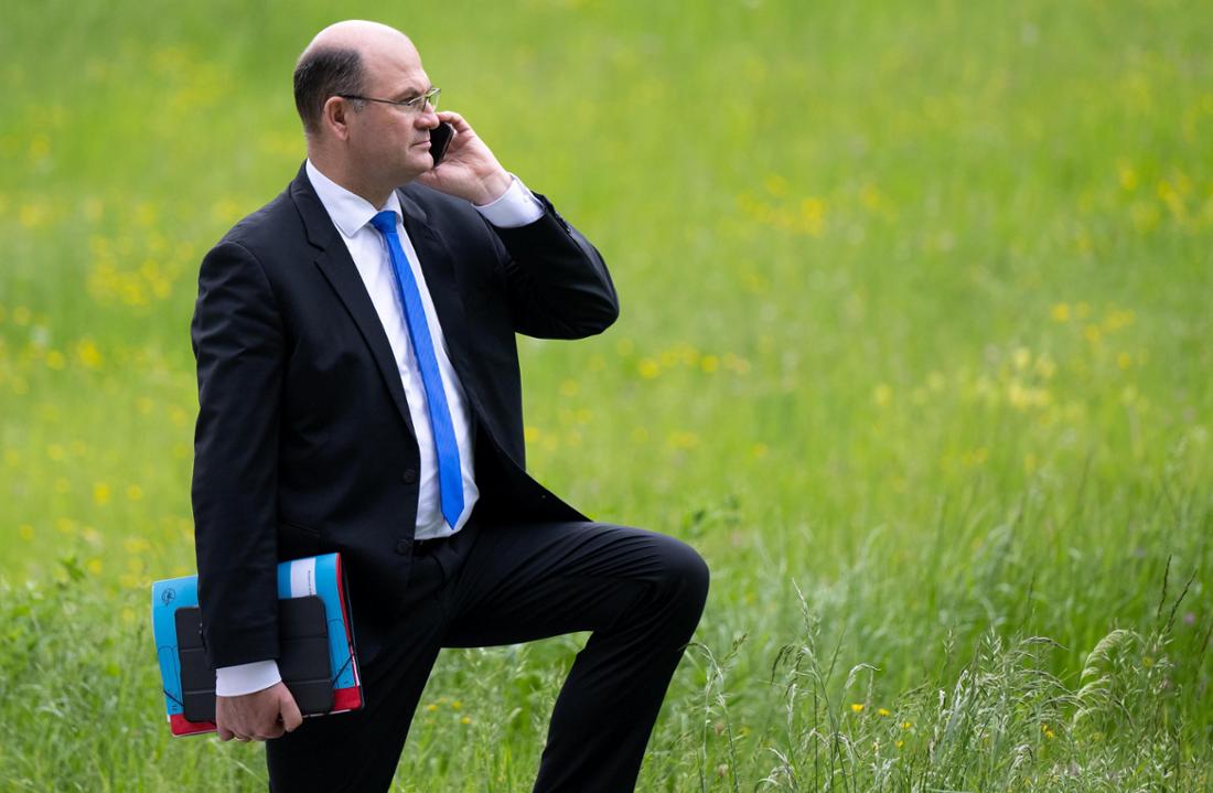 Albert Füracker, le ministre des Finances de Bavière, prévient les investisseurs en cryptomonnaies.
