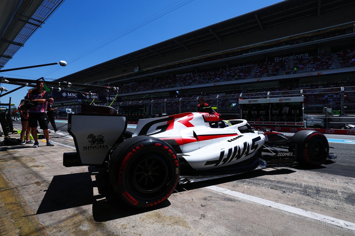 Oliver Bearman stupéfait par son résultat au Q2 de Barcelone après avoir roulé avec la "pire" F1 lors de la FP3 !