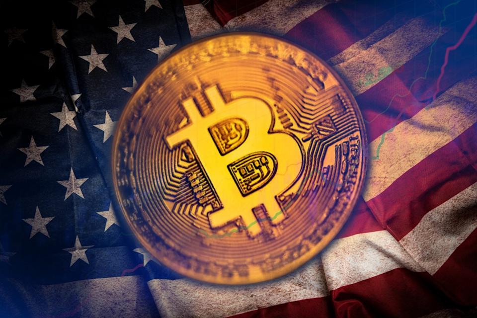 Gros plan sur Bitcoin sur le drapeau américain, concept d'achat de monnaie numérique par les États-Unis.