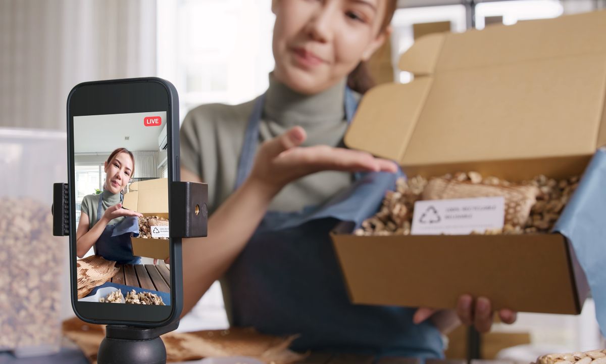 TikTok Shop interdit les voix AI lors des livestreams !